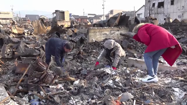 O bătrână de 90 de ani, găsită în viață la cinci zile de la cutremurul din Japonia. A fost scoasă de sub ruine