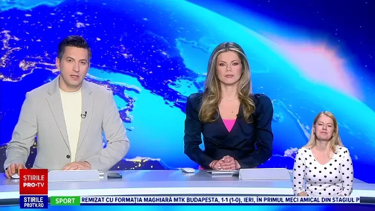 Adolescent plimbat pe capota mașinii, pe străzile din Târgu Jiu. Ce a pățit șoferul