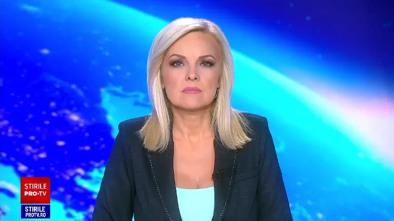 Momentul în care un șofer fugar este amenințat de un polițist cu arma lipită de parbriz. Individul s-a ales cu dosar penal