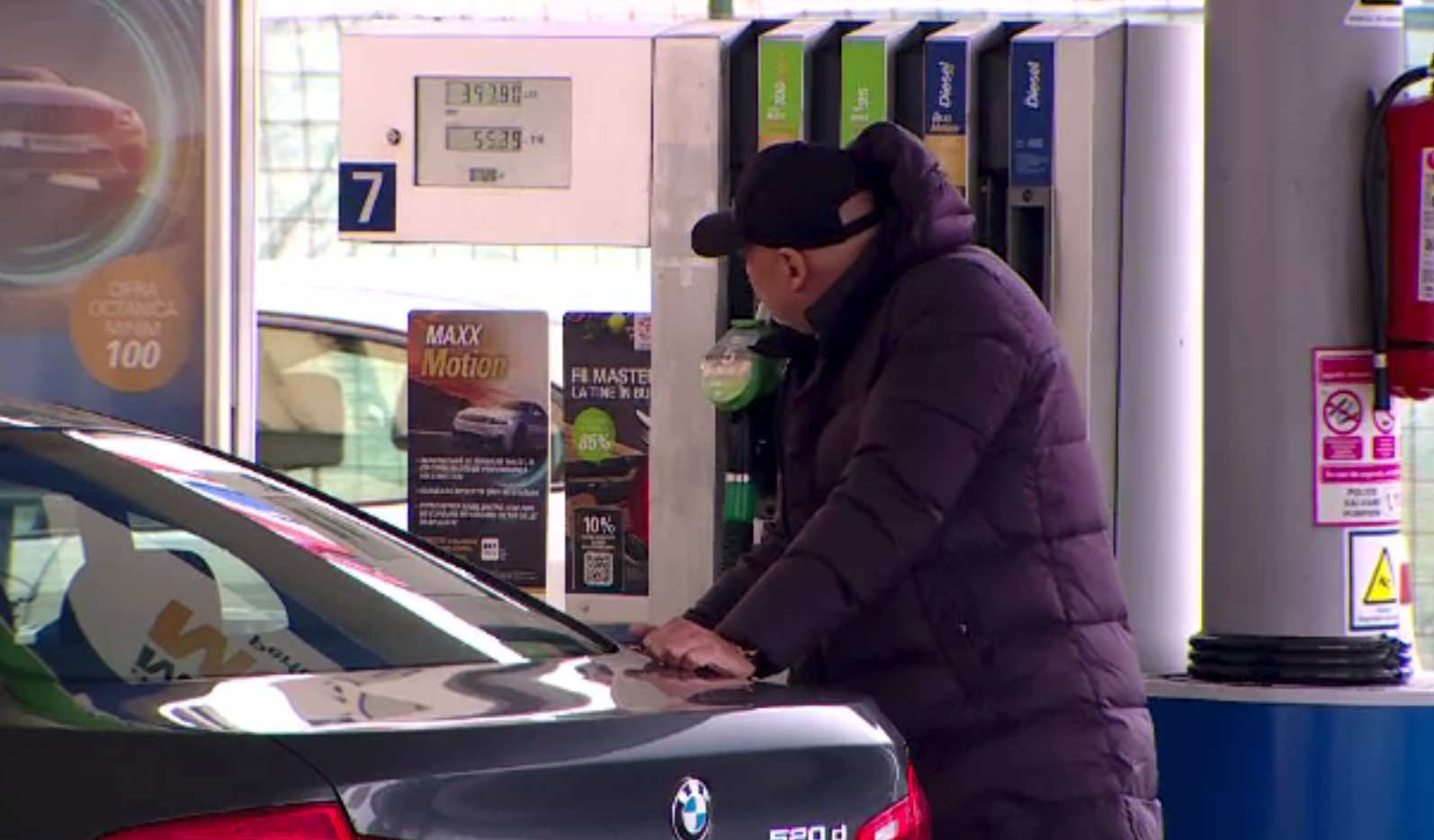 Făcutul plinului la pompă, o amintire: „Alimentăm aproape zilnic. Nu mai facem plinul”. Benzinarii, afectați și ei