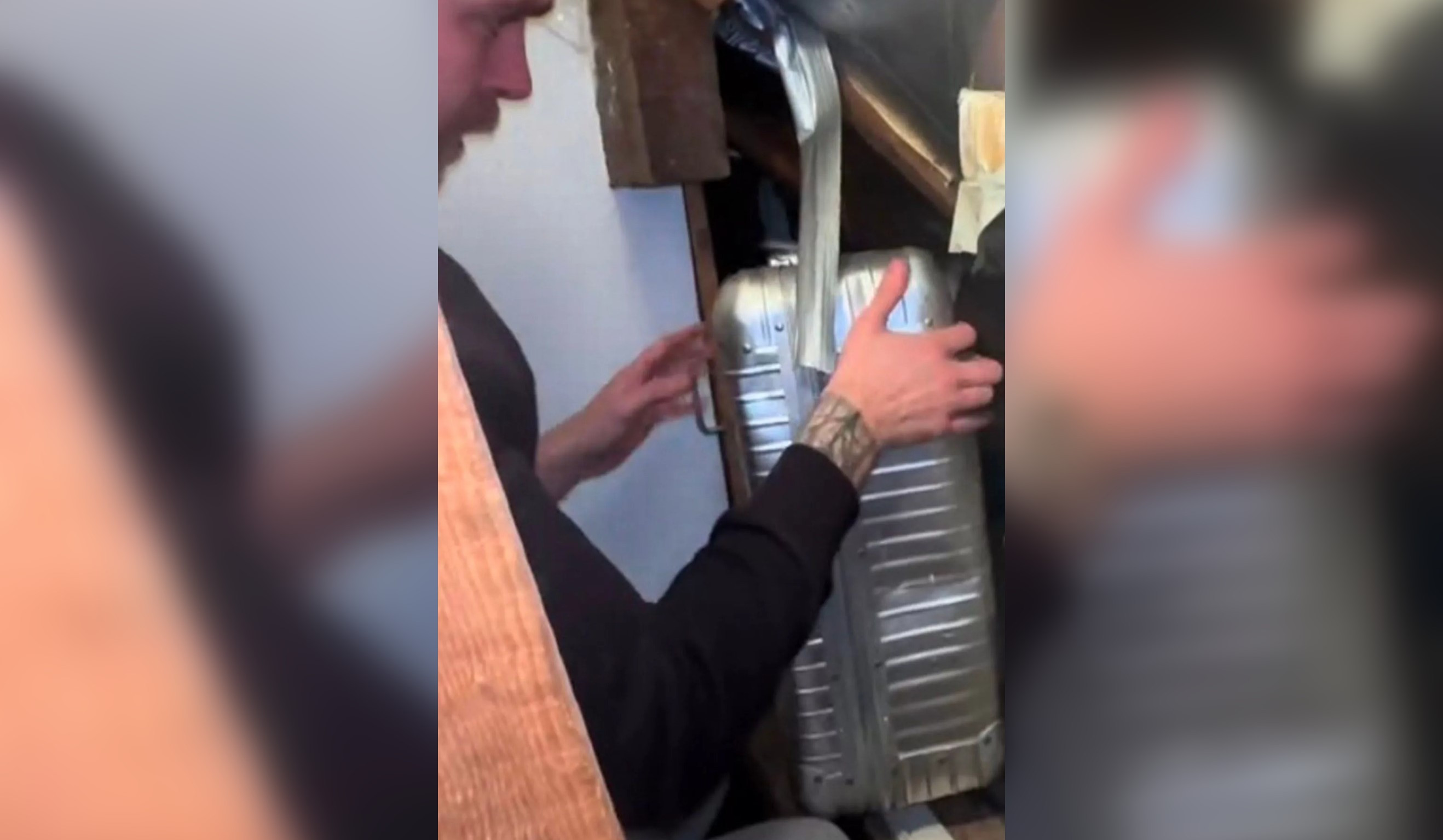 Descoperirea făcută de un cuplu în peretele casei pe care abia au cumpărat-o. „Ne-am dorit să nu o fi deschis”