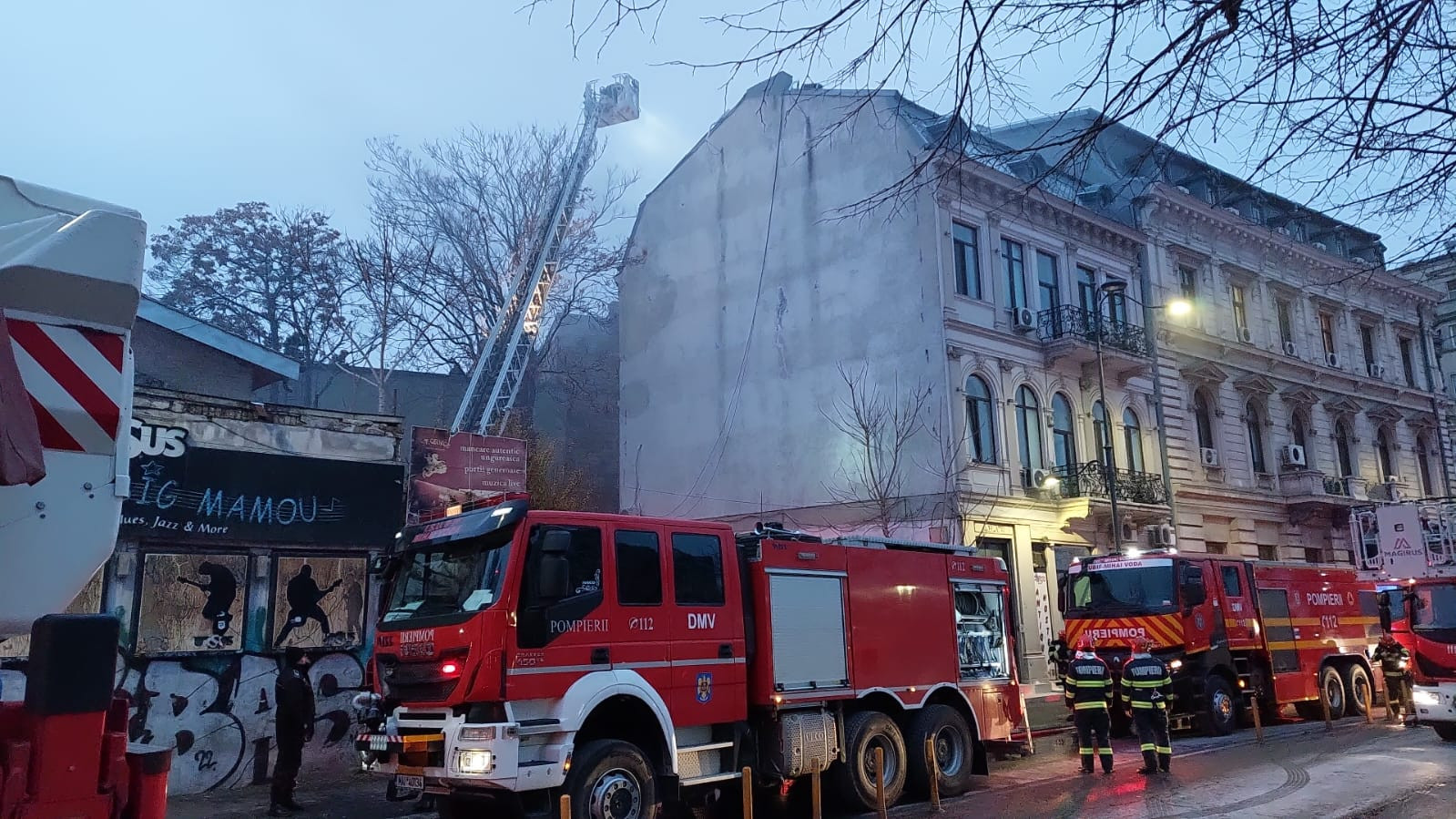 Incendiu la un hostel din zona centrală a Capitalei. 20 de persoane au fost evacuate