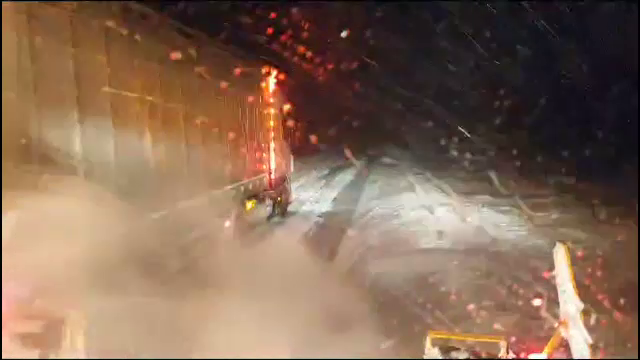 Toate școlile din Iași și-au suspendat cursurile din cauza zăpezii. Mai multe drumuri naționale din Moldova sunt închise