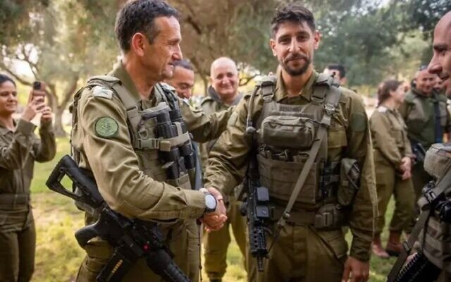 Actorul din celebrul serial ”Fauda” Idan Amedi a fost grav rănit în timp ce lupta în Fâșia Gaza