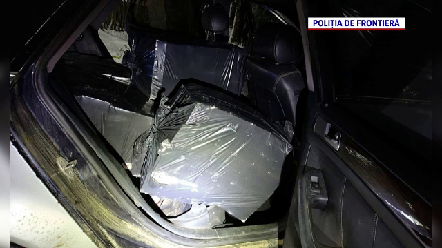 Ce au găsit polițiștii din Botoșani în mașina unui șofer urmărit în trafic. El a renunțat după ce s-a izbit de un cap de pod