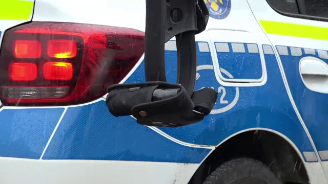 Pistolul furat în timpul unei misiuni, în Hunedoara, este în continuare de negăsit. Trei indivizi au fost arestaţi