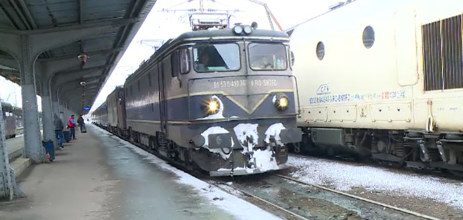 Vremea rea a dat peste cap traficul feroviar. Zeci de trenuri au avut întârzieri mari, iar unele curse au fost anulate