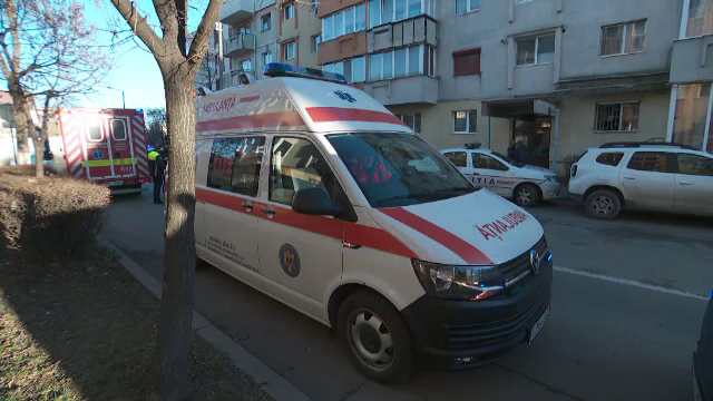 Un bărbat din Cluj și-a înjunghiat părinții, apoi i s-a făcut rău. Cine e femeia care l-a imobilizat până la venirea poliției