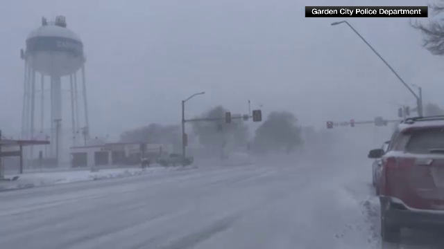 Furtună de zăpadă în SUA. O tornadă a măturat totul în cale, în partea de sud a Statelor Unite