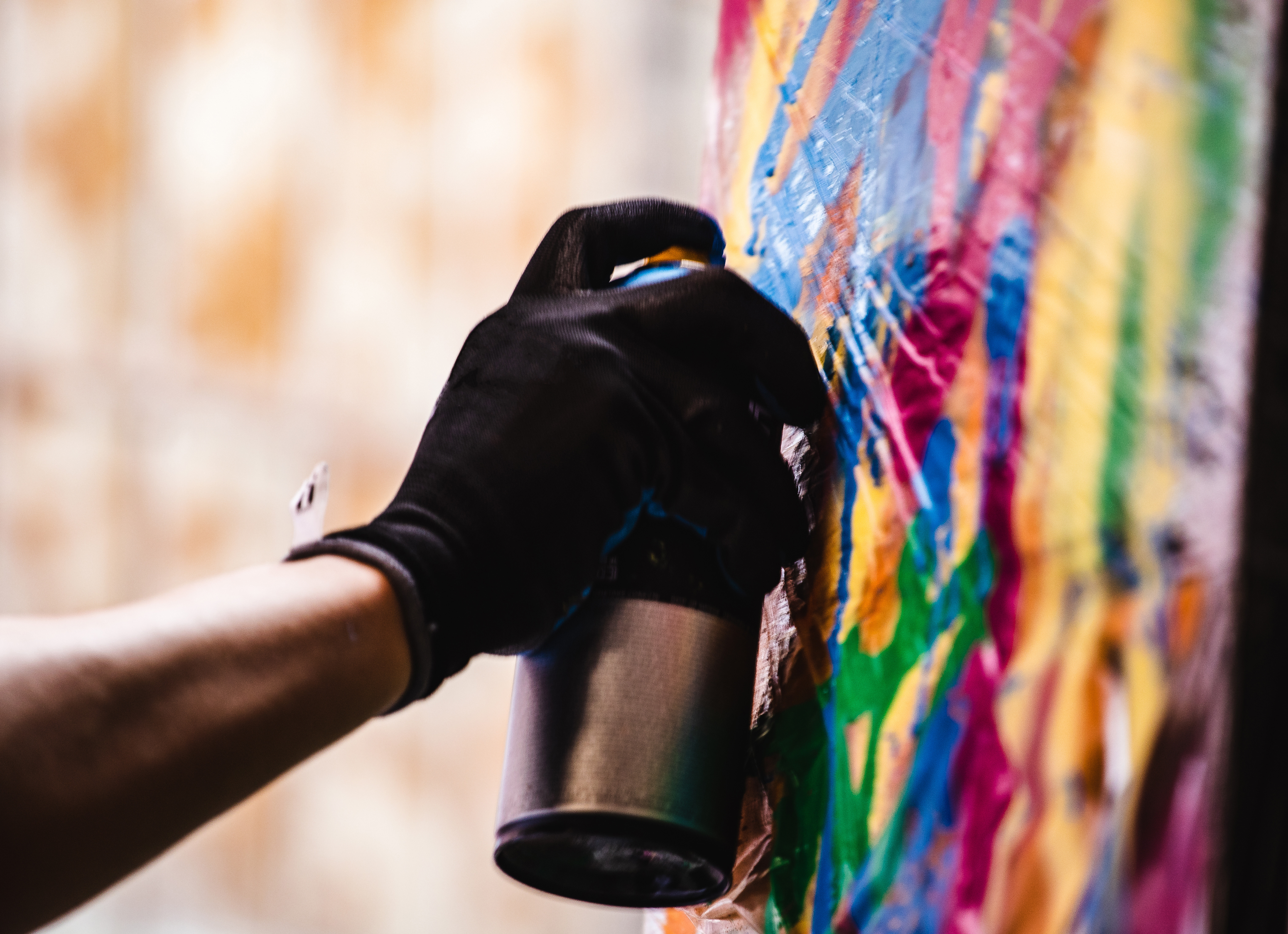 Poliţia a identificat persoana care a vandalizat Memorialul Renaşterii din Bucureşti