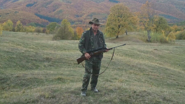 Agentul din Covasna care a tras cu arma spre vecini lucra de 22 de ani în poliție. Ce a făcut cu o zi înainte de atac