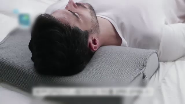 CES 2024. Cum funcționează și cât costă perna care ne spune dacă sforăim sau dacă dormim bine sau rău