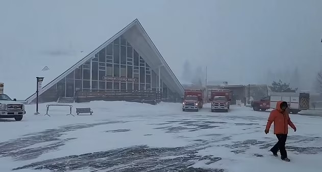 Avalanșă într-o populară stațiune de schi. Sunt căutați supraviețuitori