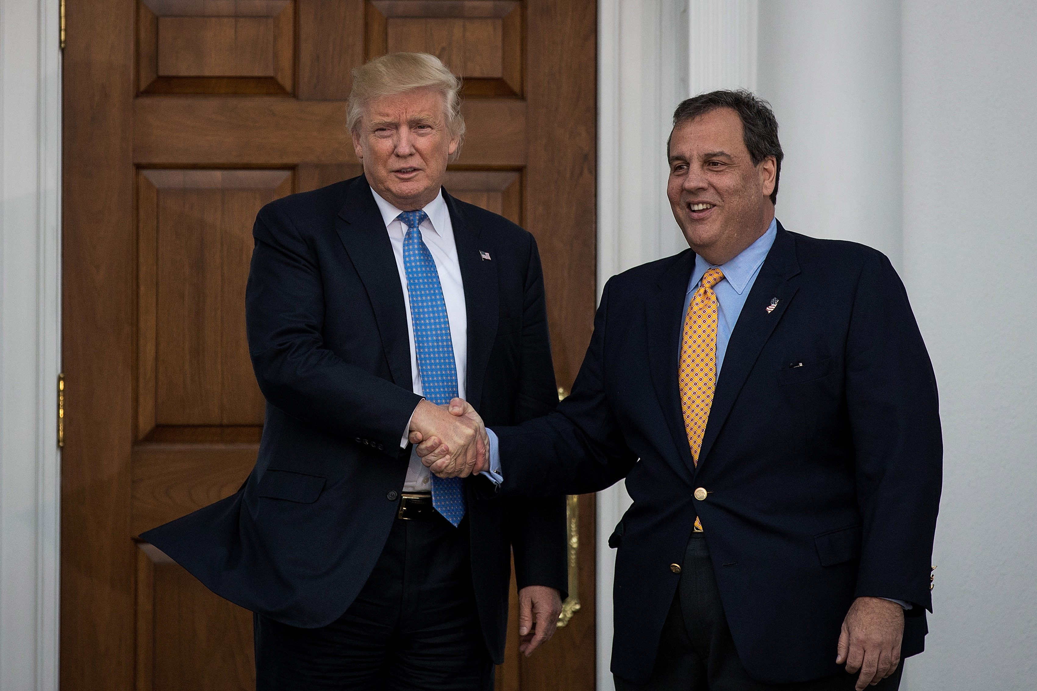 Candidatul anti-Trump Chris Christie se retrage din cursa primarelor republicane: „Îmi suspend campania”