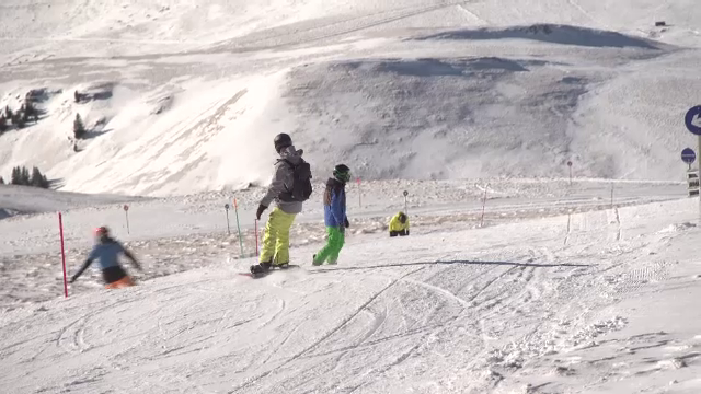 Pârtiile de mare altitudine din Sinaia s-au deschis. Hotelierii din zonă așteaptă oaspeți cu tarife accesibile