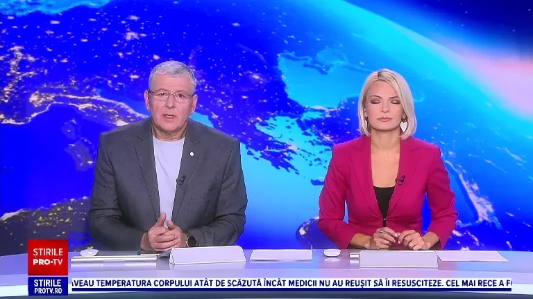 Un camion scăpat de sub control a făcut prăpăd în parcarea unei fabrici. Șoferul și-a pierdut cunoștința la volan