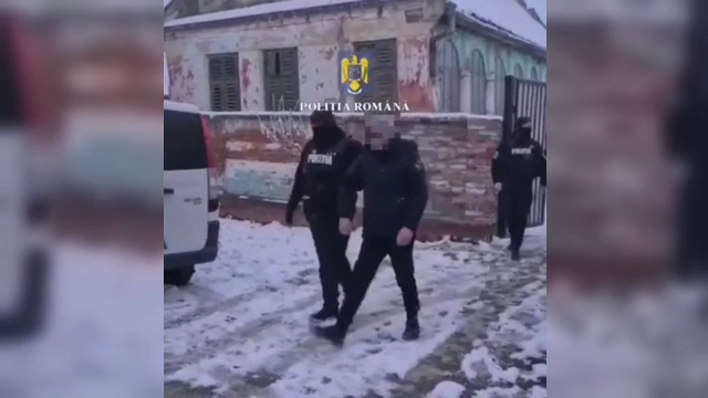 Un bărbat din Alba și-a agresat și amenințat iubita care voia să-l părăsească. Ce au găsit polițiștii în casa lui