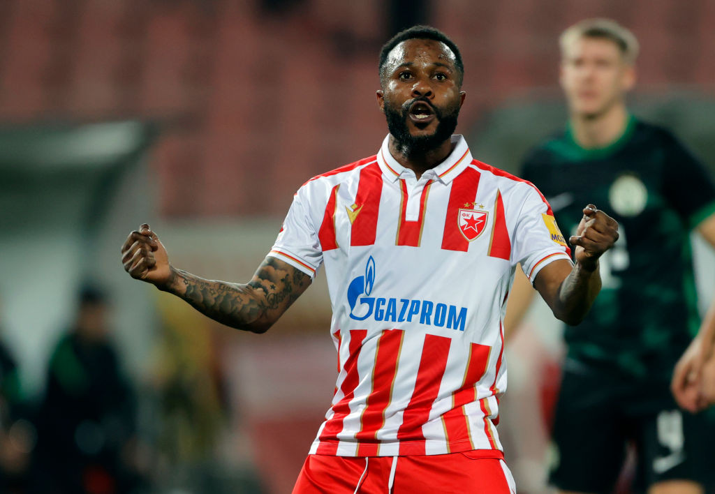 Un internaţional gabonez care s-ar fi născut în 1990 dintr-o mamă care a murit în 1986 este suspectat de furt de identitate