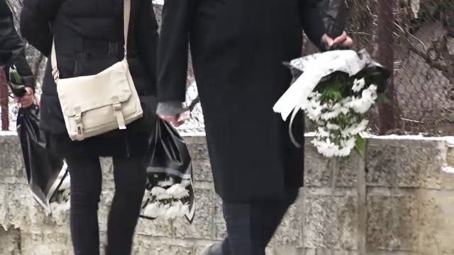 „A fost un înger”. Lacrimi de durere la înmormântarea fetei de 17 ani prinsă sub ruinele internatului din Odorheiul Secuiesc