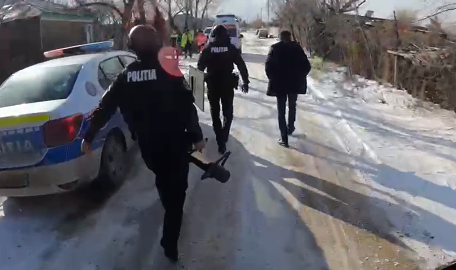 Un bărbat cu afecţiuni psihice s-a baricadat în casă timp de cinci zile fără mâncare și căldură. Luptătorii SAS l-au salvat