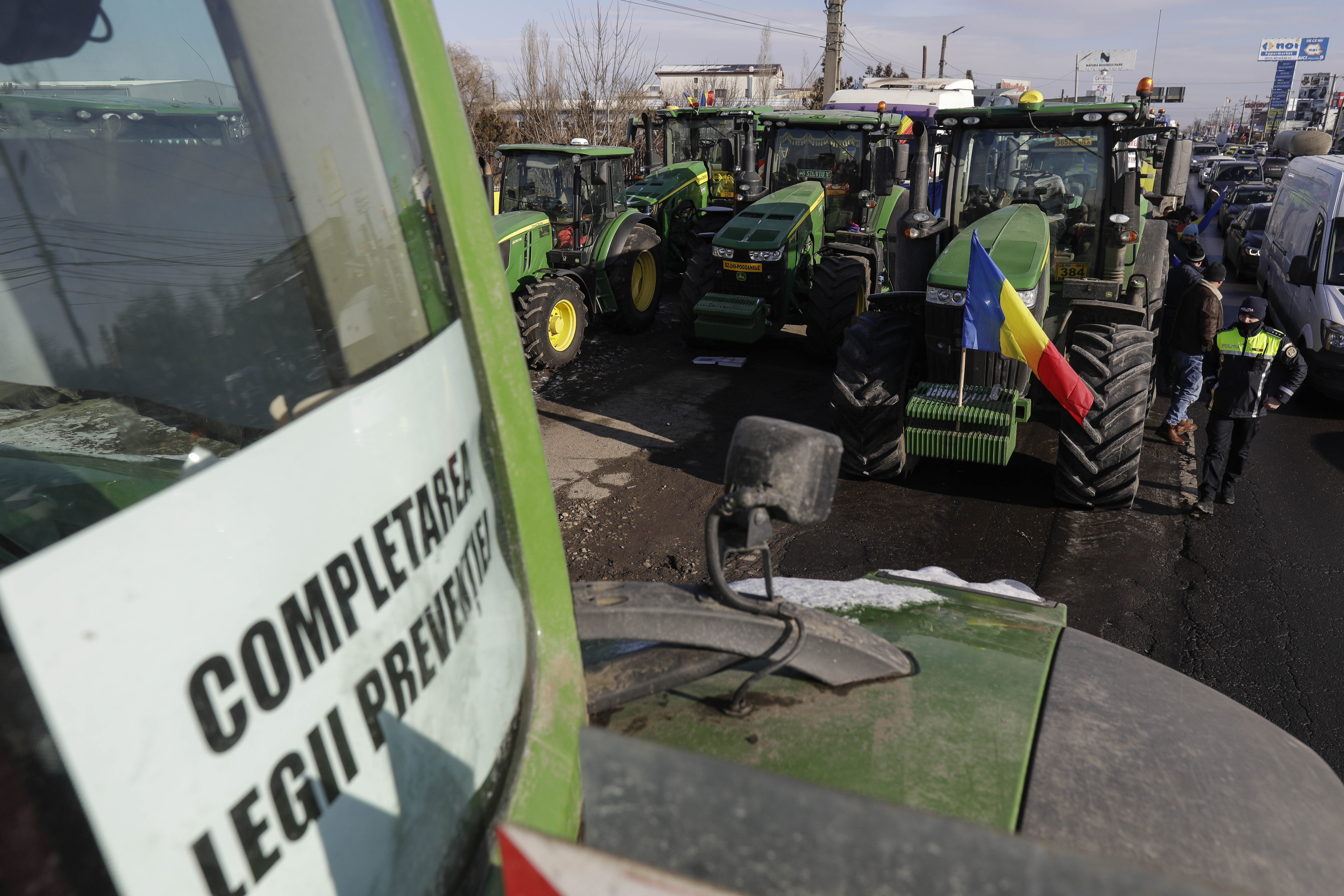 Discuţii între ministrul Agriculturii şi fermierii care protestează la Afumaţi. "Uşa Ministerului este mereu deschisă"