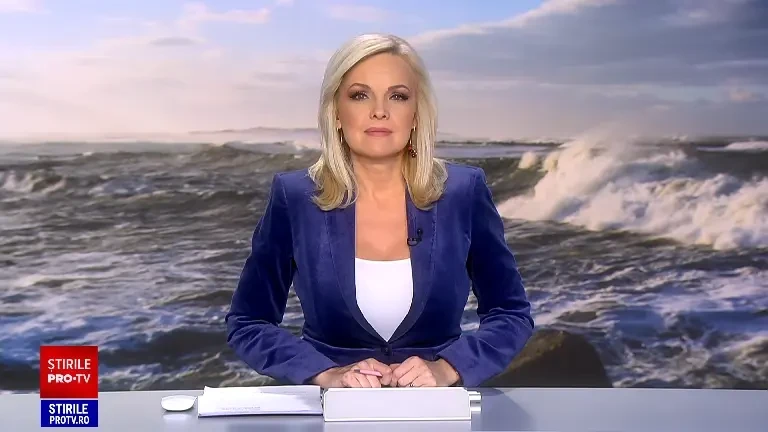 Demonstrație de curaj pe litoral. 10 tineri au înfruntat frigul și au intrat în mare