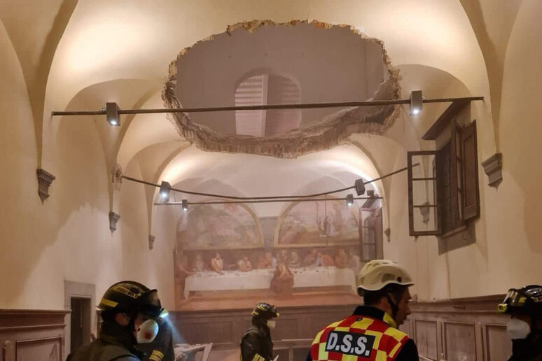 Zeci de persoane au fost rănite, după ce podeaua unui restaurant în care avea loc o nuntă s-a prăbuşit | FOTO & VIDEO