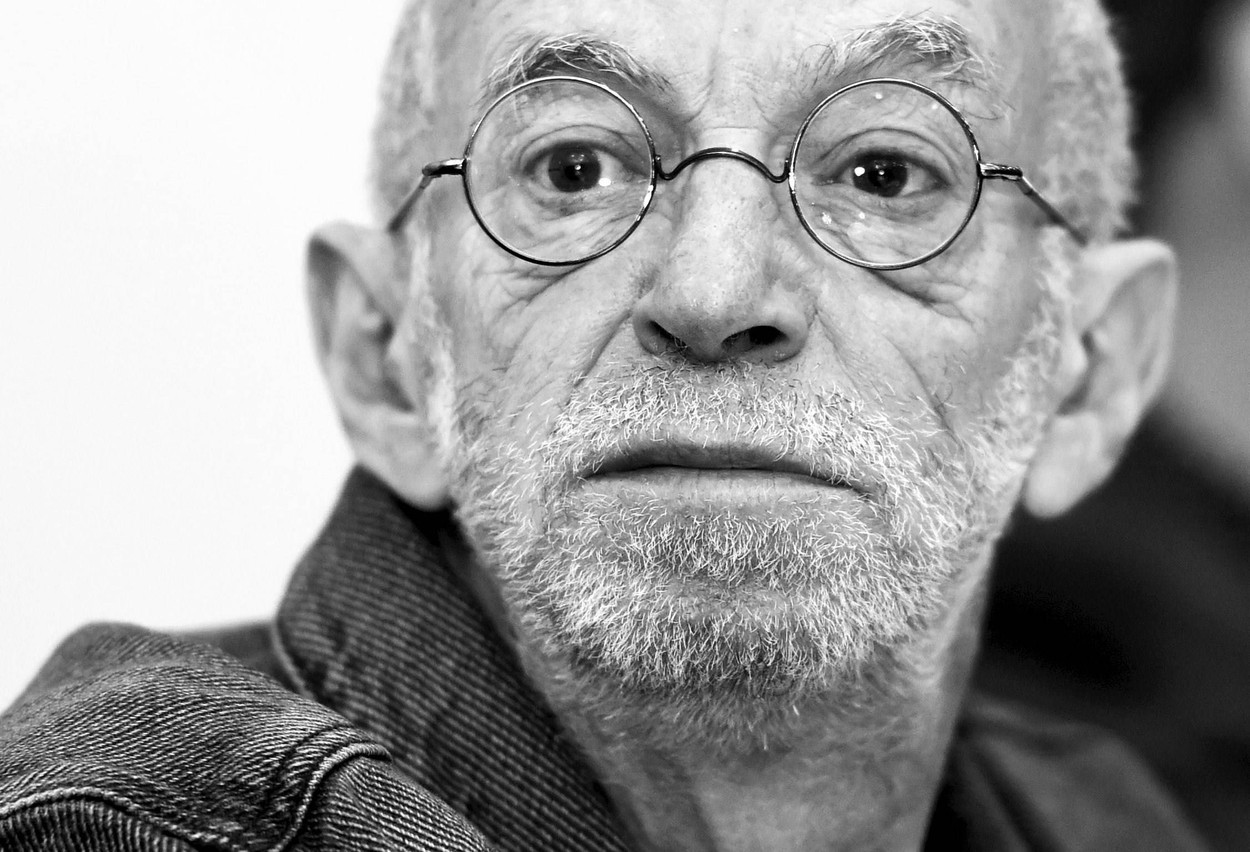 Un celebru poet rus, critic al regimului Putin, a murit după ce a fost lovit de o mașină pe trecerea de pietoni