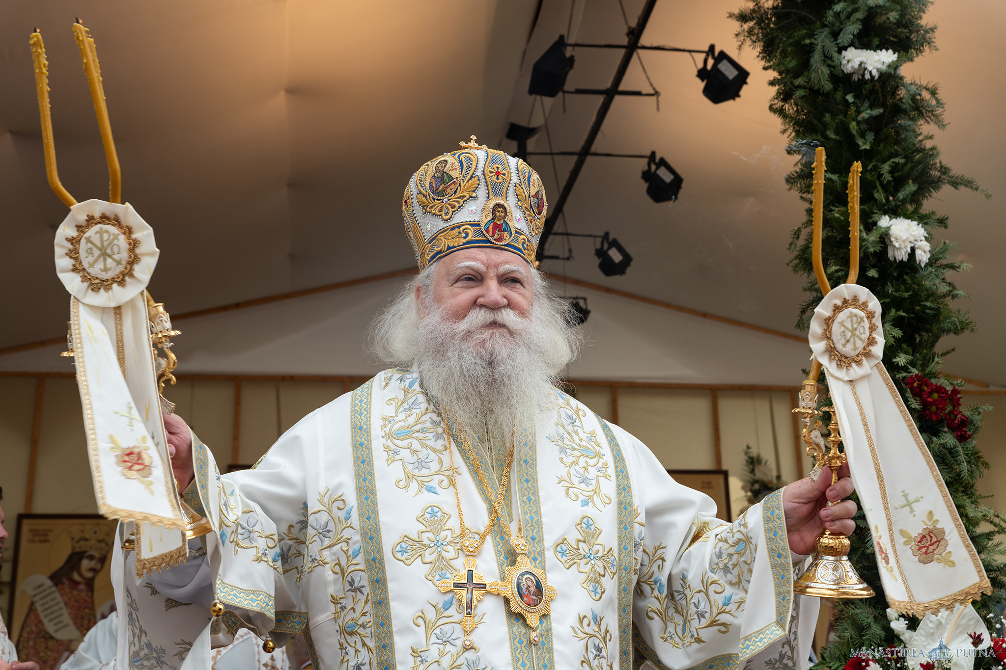 ÎPS Calinic, dus cu elicopterul la spital. Arhiepiscopul Sucevei și Rădăuților are grave probleme cardiace