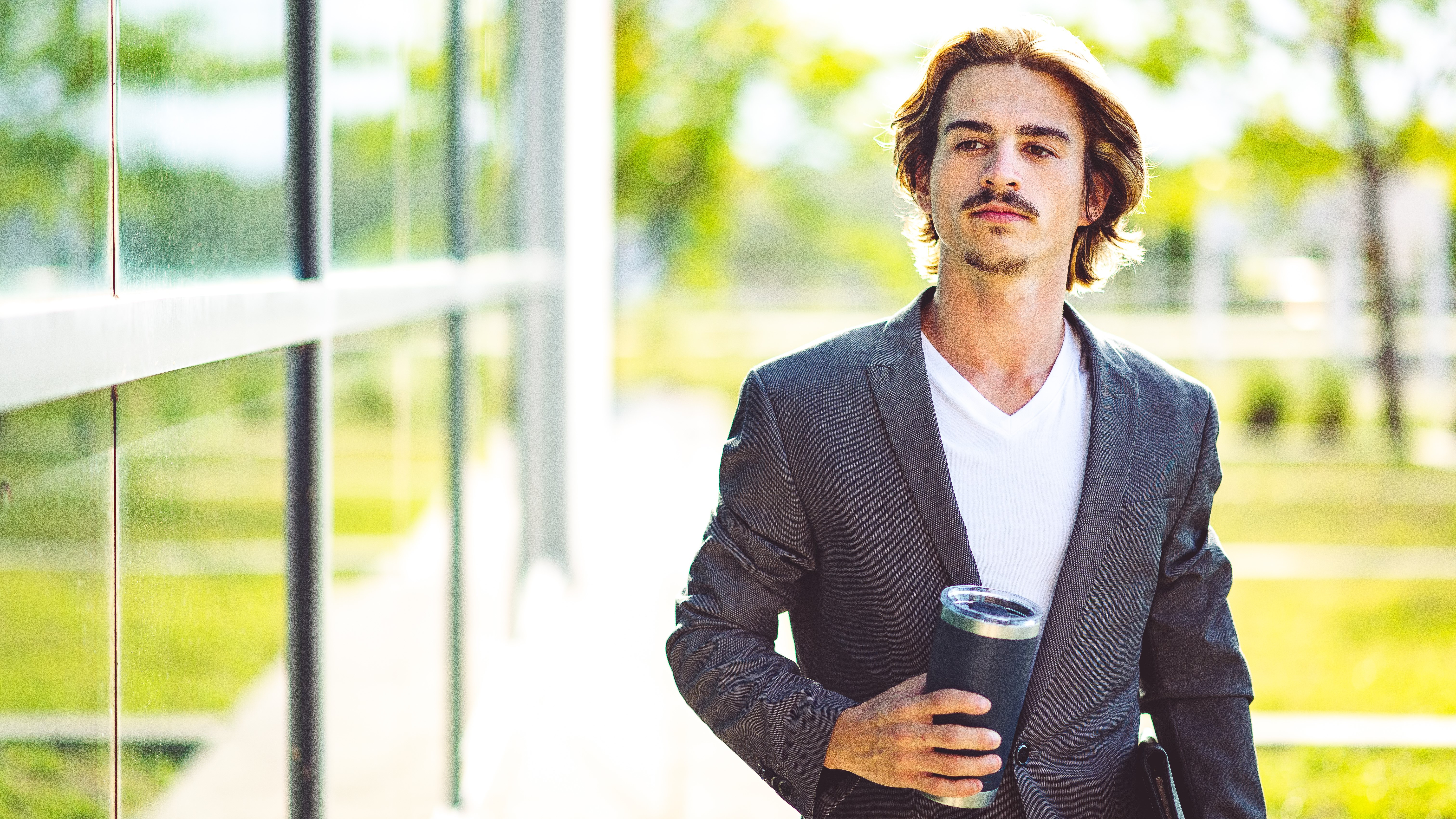 Sondaj: Unii tineri din Generația Z își aduc părinții la interviurile de angajare. Manager: "Se supără prea ușor”