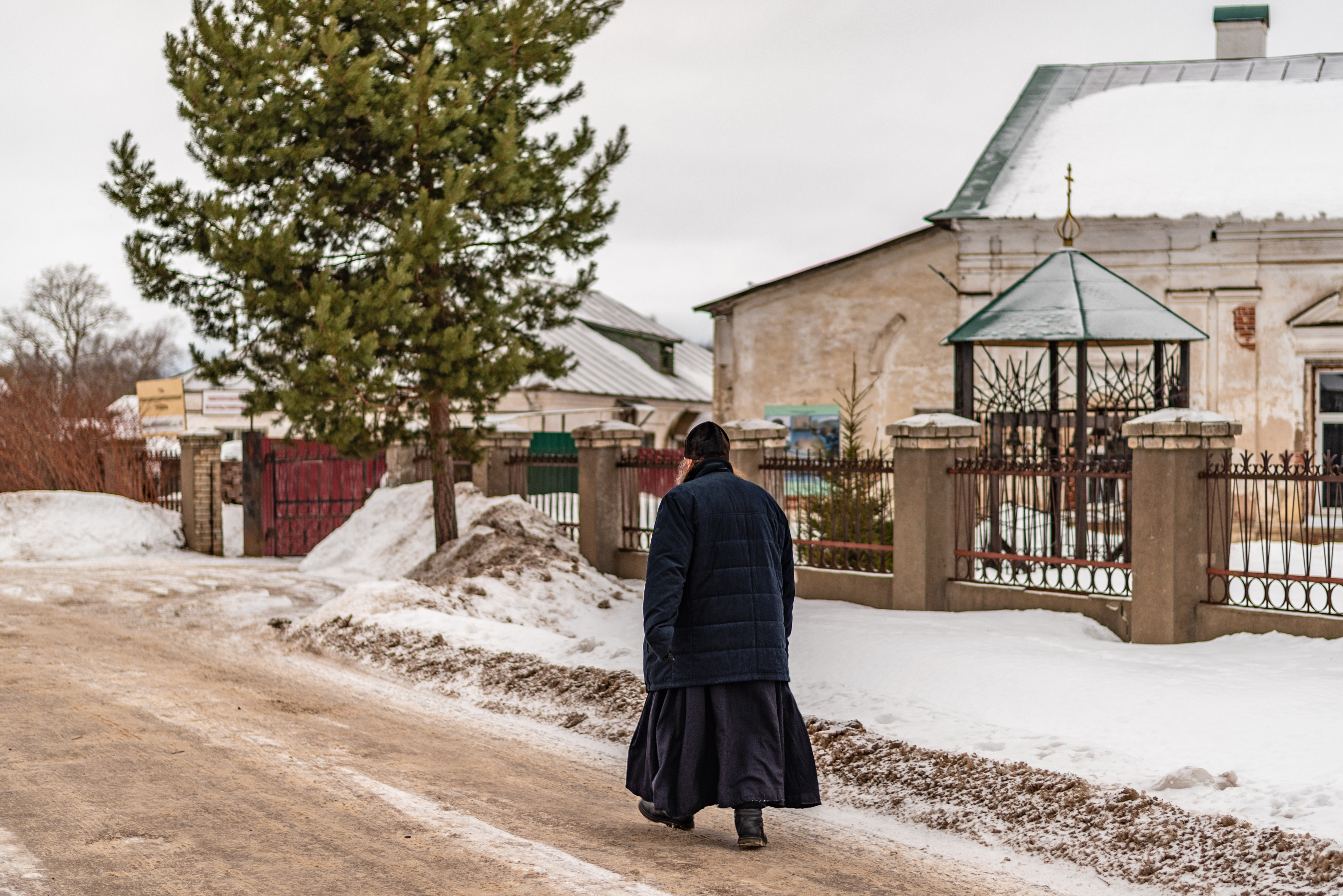Călugărul Stafie din Suceava, reținut pentru omor. Ce a făcut monahul de 73 de ani după ce s-a îmbătat la schit
