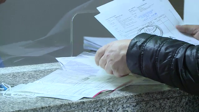 Ironie birocratică: Dosarul cu șină a dispărut doar pe hârtie. Cum află românii online că fără hârtii nu rezolvă nimic