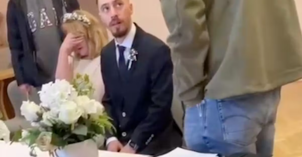 Momentul în care un mire este arestat chiar înainte de a spune „da” în fața stării civile. Reacția miresei