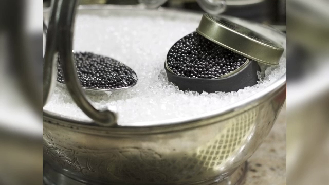 Caviarul românesc, la mare căutare în Statele Unite, Singapore sau Dubai. Cât costă un kilogram