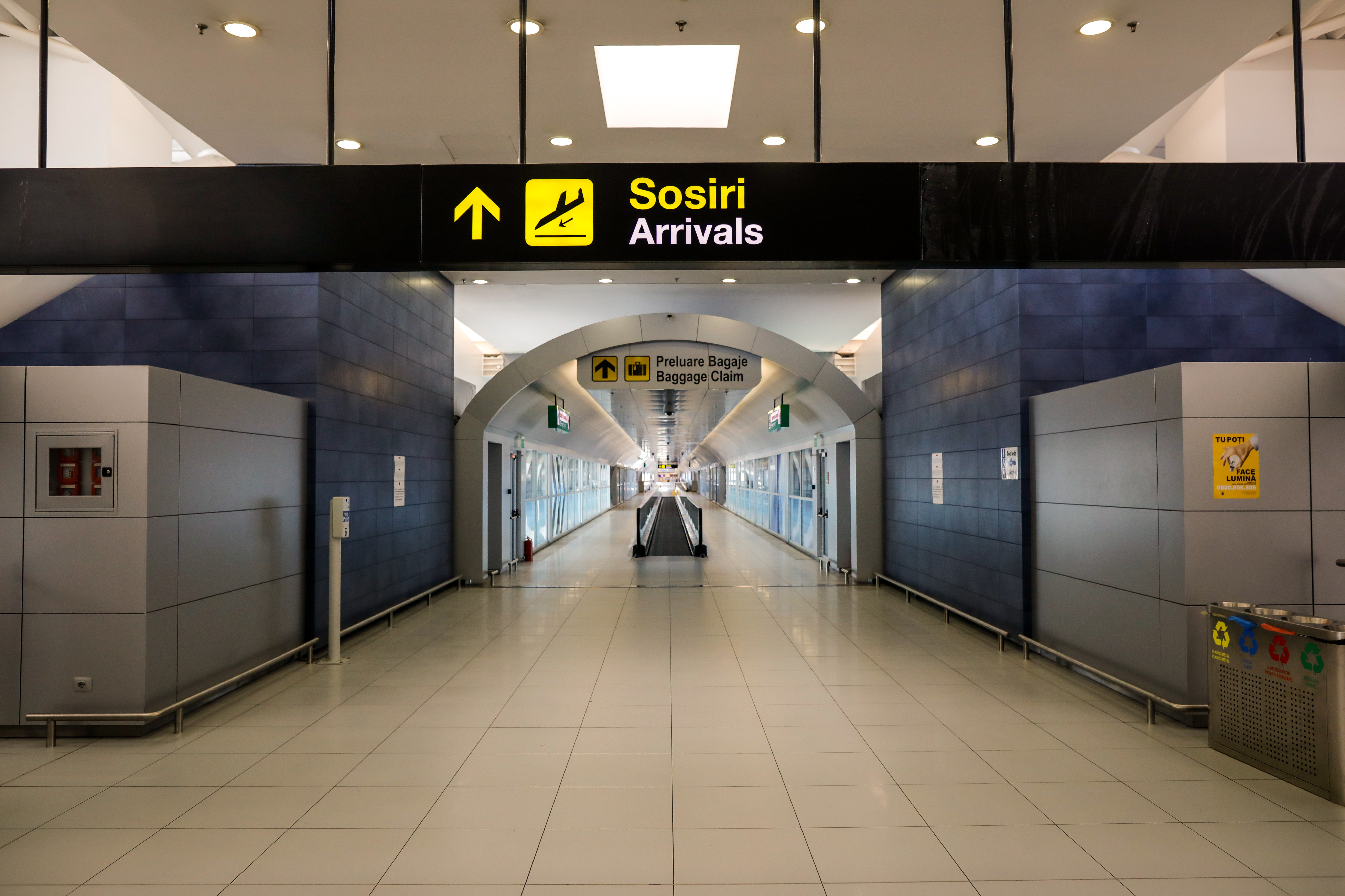 Ce au găsit vameșii de pe Otopeni în bagajele a trei călători care veneau din Iordania | FOTO