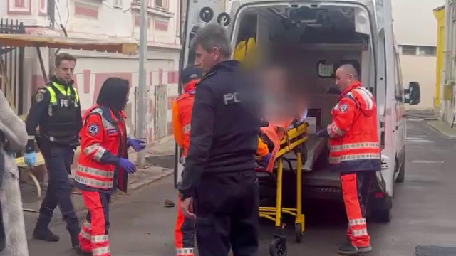 Un bătrân de 80 de ani a fost înjunghiat de iubita cu 40 de ani mai tânără, în Constanța. Bărbatul o ceruse în căsătorie