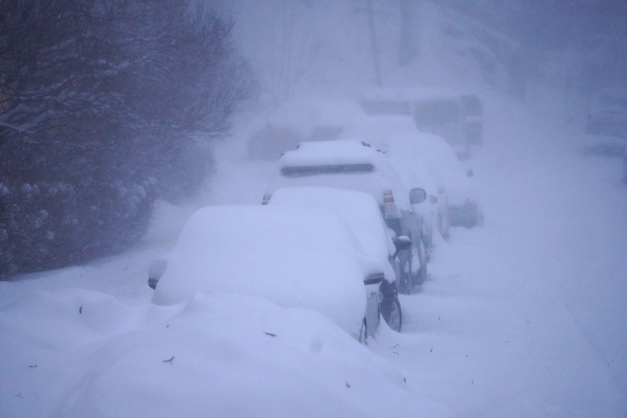 Meteorologii anunță ninsori și viscol. Cod galben de vreme rea în mai multe județe. HARTĂ