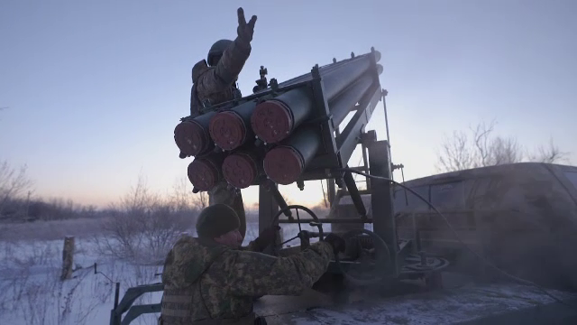 „Nu că avem deficit de muniție, e lipsă cronică”. Ajutorul militar uriaș de la Washington pentru Ucraina rămâne blocat