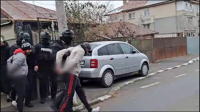 Rețineri în cazul furtului unui pistol din casa unui fost ofițer antitero, în urma unor percheziții