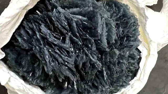 Angajații din Aeroportul Cluj au dat de o comoară după ce au scanat un colet suspect cu destinația China