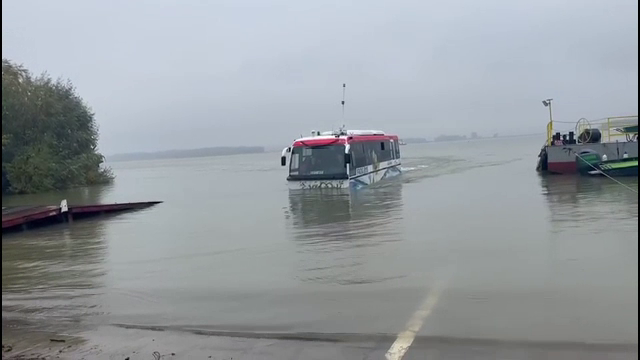 Premieră națională la Călărași, unde va circula primul autobuz pe șosea și pe apă. Îi va duce pe călători în Bulgaria