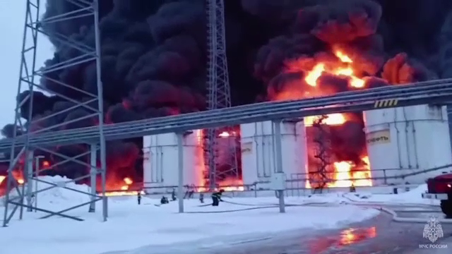 Ucraina atacă cu drone Rusia, într-o „nouă fază” a războiului. Un depozit de petrol a fost aruncat în aer