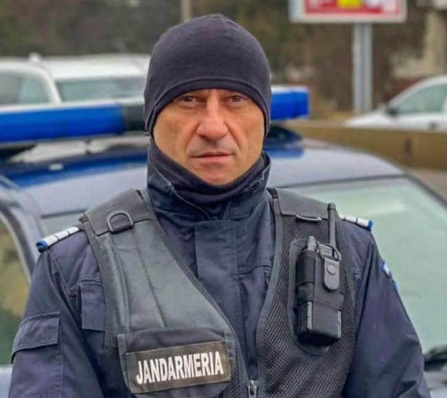 Un jandarm din Teleorman a salvat viața unui veteran de război chiar când pleca la muncă. Locuința fusese cuprinsă de flăcări