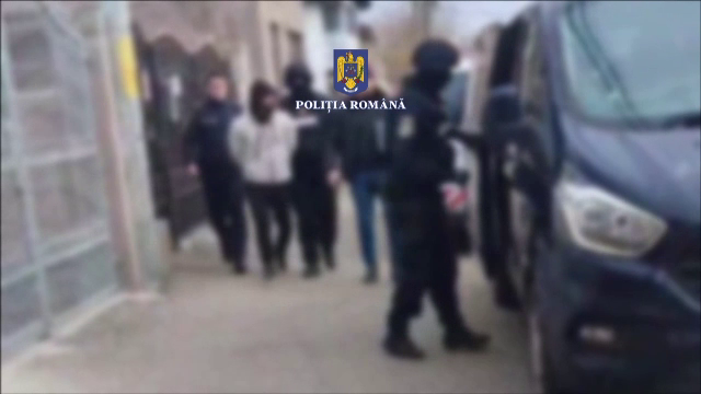 Percheziții la suspecți de proxenetism. Șapte bărbați au acumulat o avere de un milion de euro din afaceri ilegale