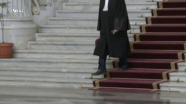 Un fals avocat a fost condamnat la patru ani de închisoare. Ce le promitea clienților săi