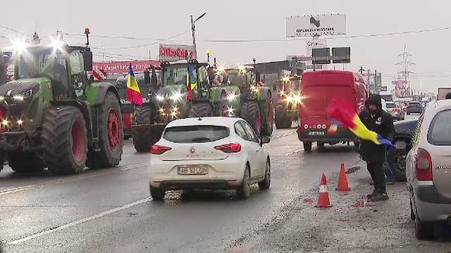 Unii fermieri și transportatori au continuat protestul în stradă. Traficul a fost dat peste cap în mai multe zone din țară