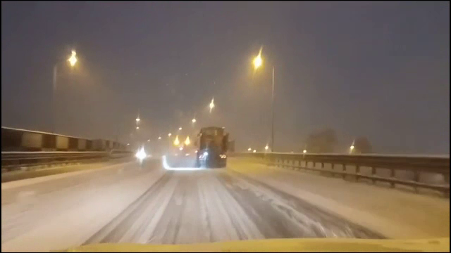 Ninsorile au afectat toată țara. Drumuri blocate, accidente în mai multe zone și porturi închise