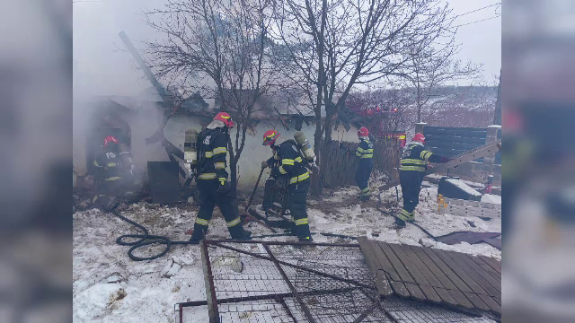 Un bărbat din Iași s-a ales cu arsuri grave după ce locuința sa a luat foc. A fost internat cu răni pe 40% din corp