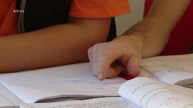 Schimbări în educație. Profesorii care fac meditații vor fi obligați să completeze o declarație de interese, anual