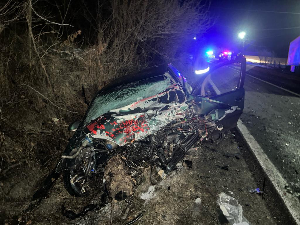 Un tânăr de 23 de ani a murit în apropiere de Horezu, într-un accident. Coliziunea s-a produs între mașina sa și un TIR